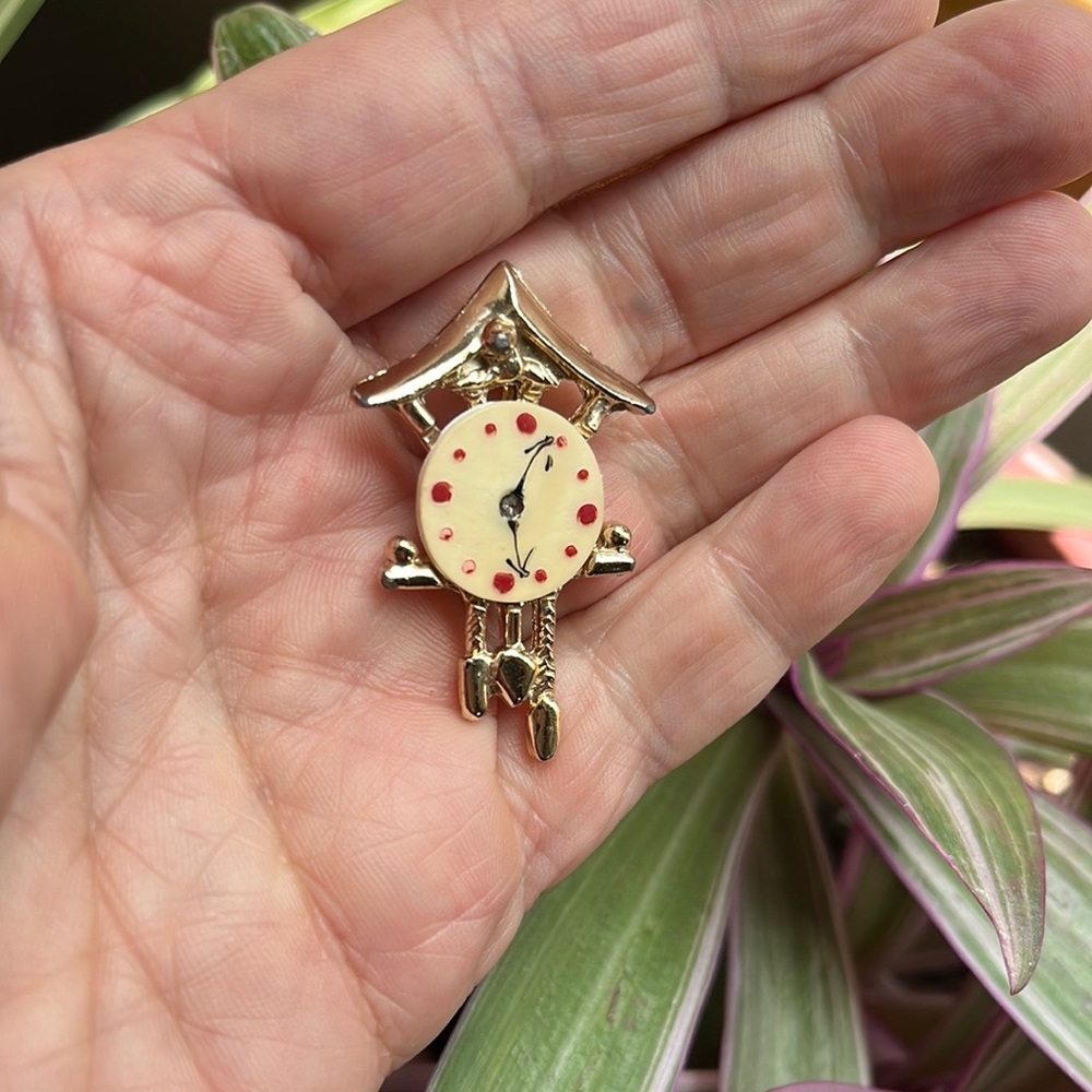 Vintage Estate CUCKOO Clock Brooch~Pin Gold Tone w/Mother of Pearl~MOP Face